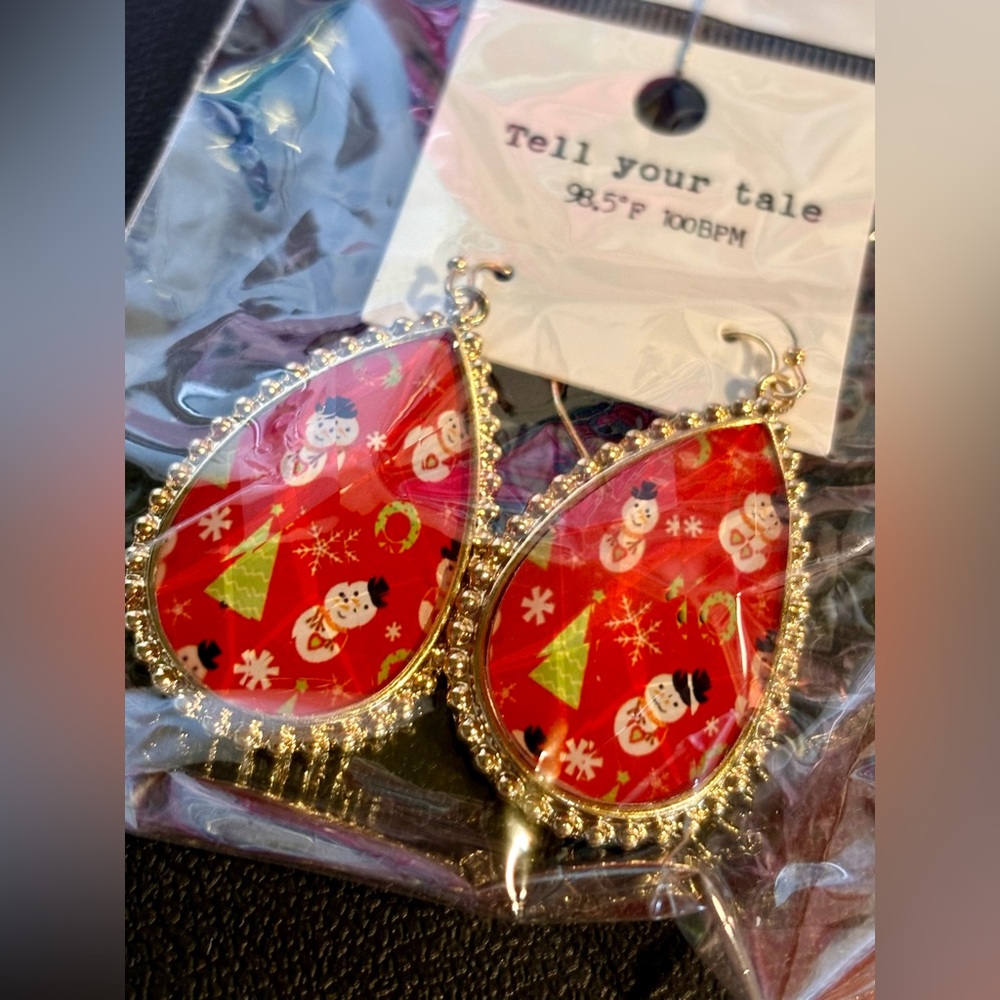 NWT Christmas Teardrop Earrings